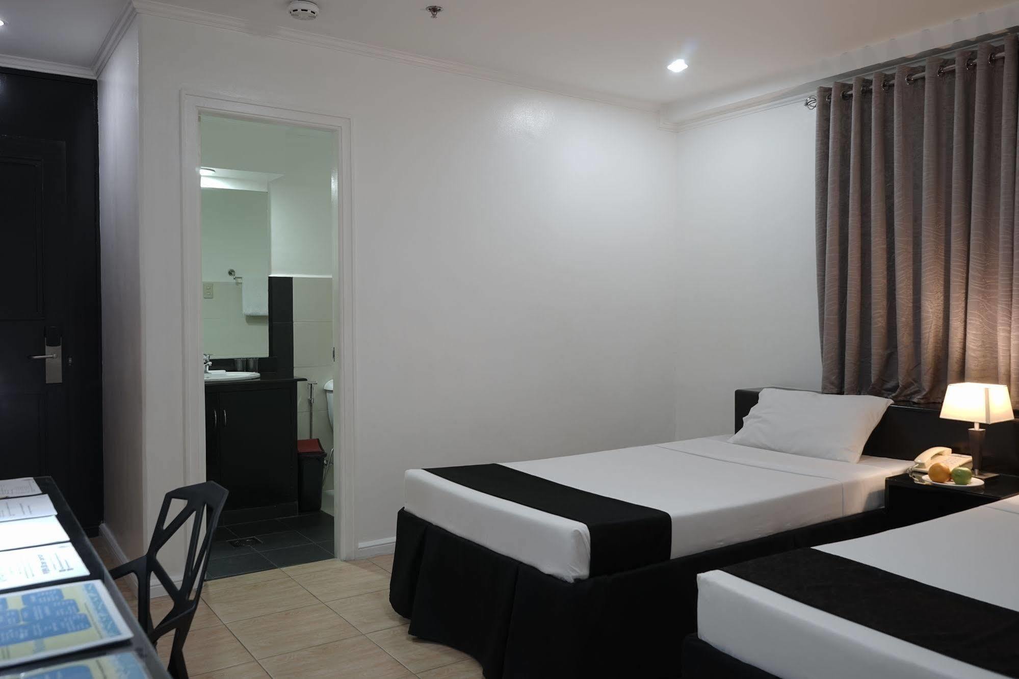 The Contemporary Hotel San Juan (Metro Manila) Exterior foto
